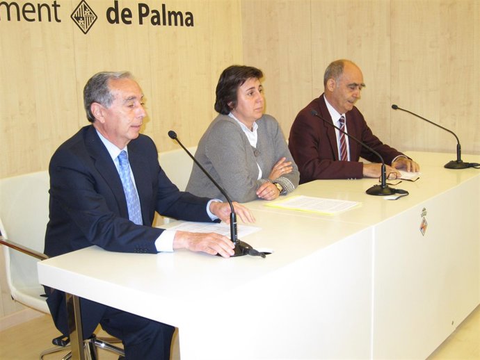 La Regidora De Salud Junto A Responsables De Mercapalma