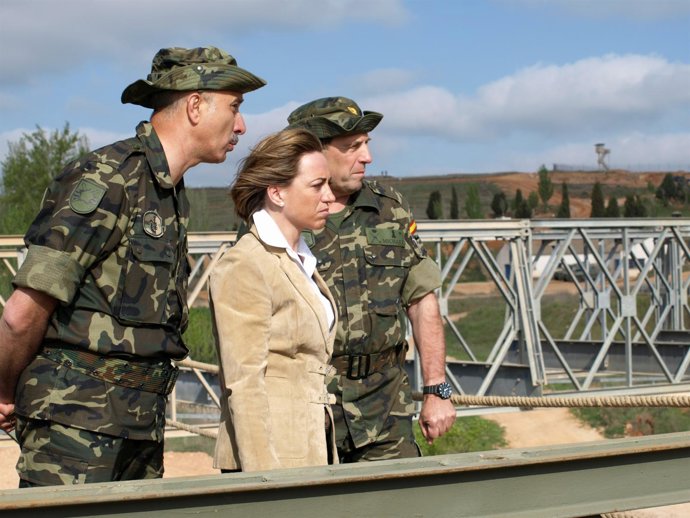 Carme Chacón, durante su visita al Mando de Ingenieros de Salamanca.