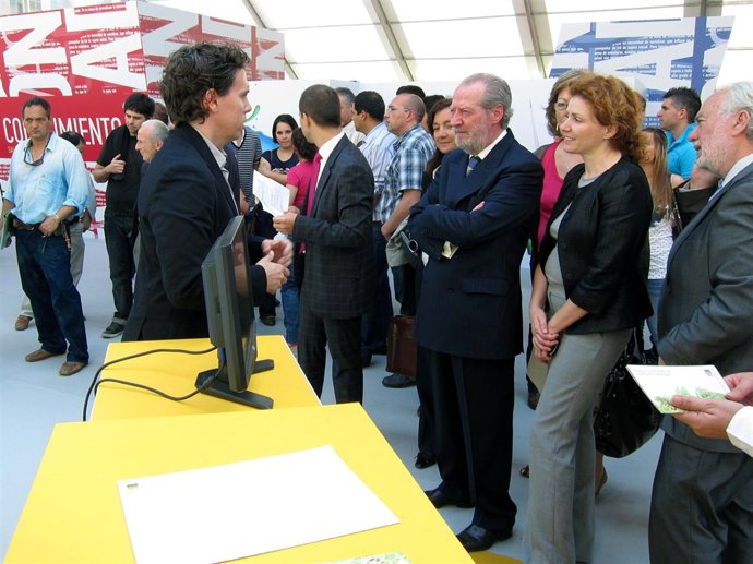 El Presidente De La Diputación, Fernando Rodríguez Villalobos, En Un 'Stand'