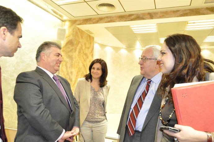 El Presidenciable Del PAR, José Ángel Biel, Departe Con Dirigentes Del Partido.