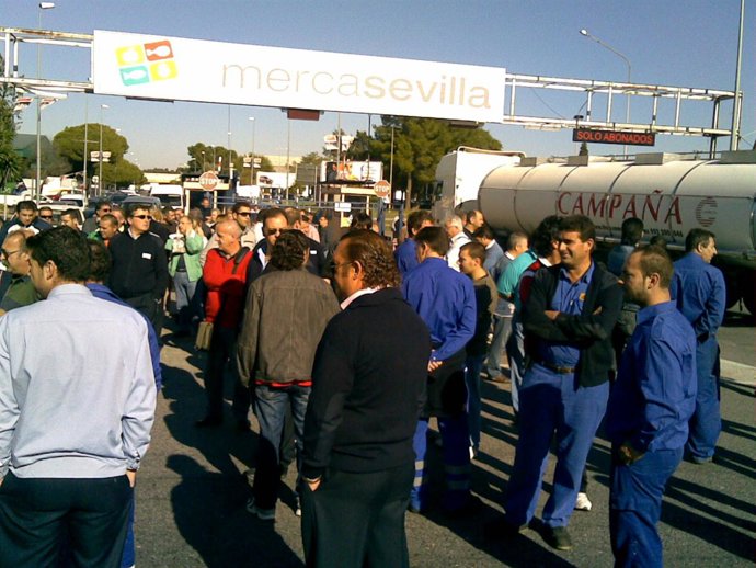 Una de las protesta de los trabajadores de Mercasevilla.