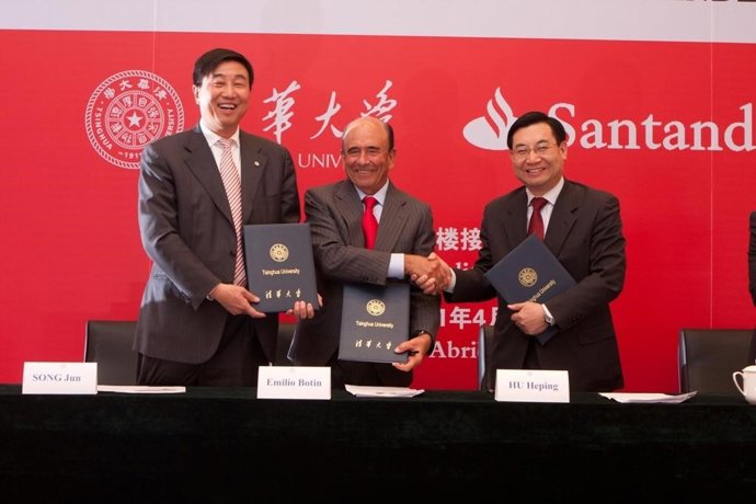 Emilio Botín Junto A Los Responsables De Universidades Chinas