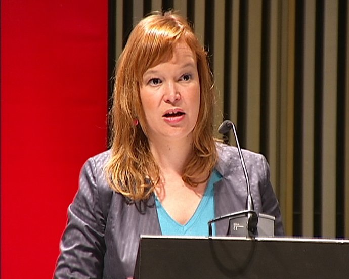 Pajín cuestiona tener que recortar la sanidad