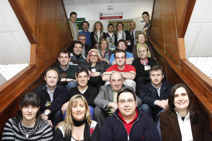 Díaz Tezanos con los participantes. 