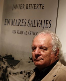 Javier Reverte Navega 'En Mares Salvajes'