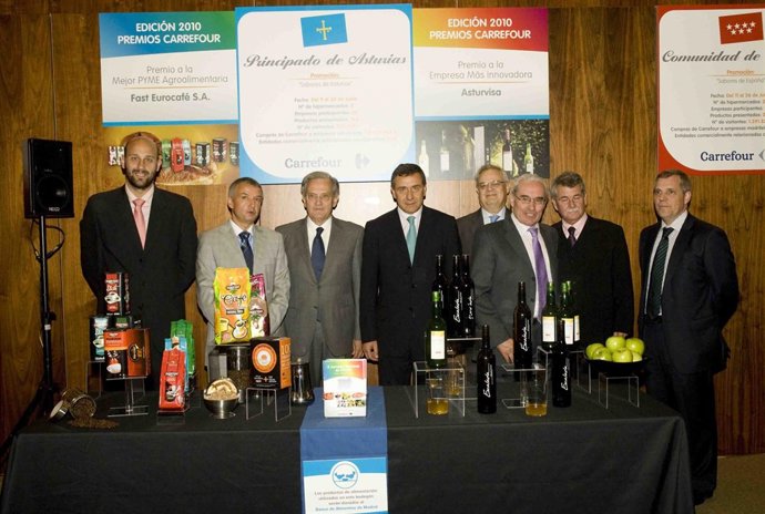 Directivos De Carrefour Y Josep Puxeu