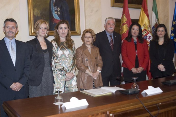 Representantes Institucionales Firman El Acuerdo Sobre La Ruta De La Plata