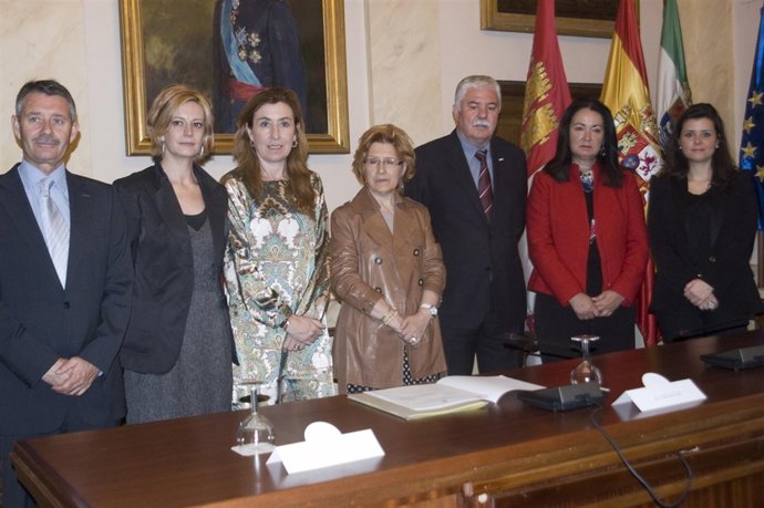 Representantes Institucionales Firman El Acuerdo Sobre La Ruta De La Plata