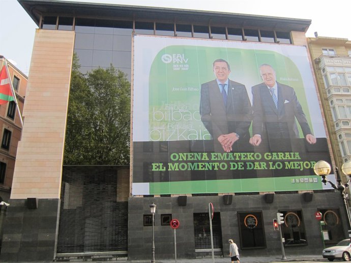 Azkuna Con Bilbao En El Cartel Electoral Del PNV