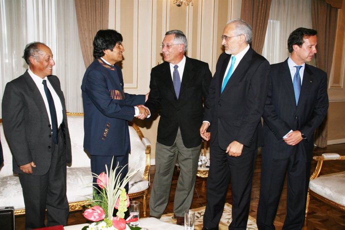 El Presidente Boliviano, Evo Morales, Acompañado De Varios Ex Mandatarios.
