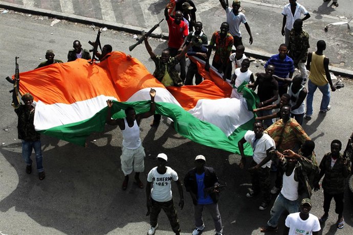 Partidarios De Ouattara Celebran La Victoria Militar En Abiyan