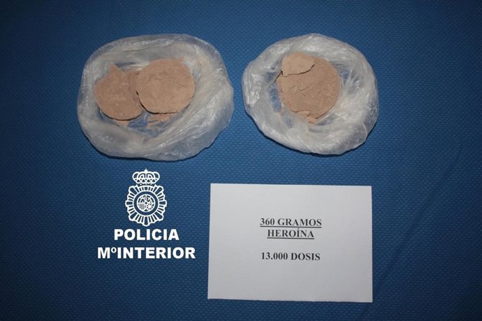 Policía Nacional (El CNP Detiene A Dos Personas Por Tráfico De Estupefacientes)