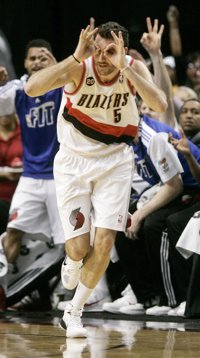 Baloncesto/NBA.-Rudy recupera su mejor versión y guía a Portland a la victoria ante Memphis y a la sexta plaza del Oeste