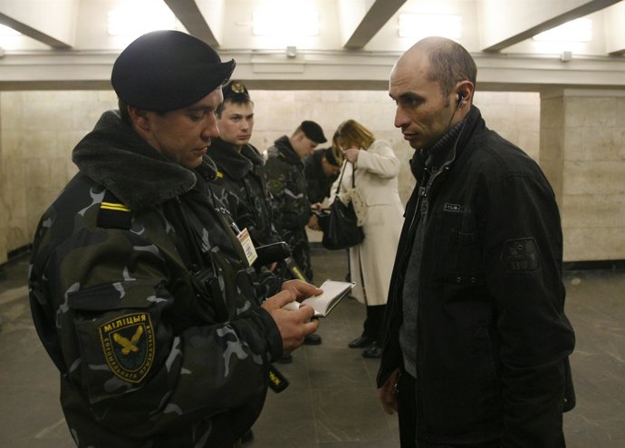 Policía En El Metro De Minsk