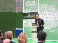 Urkullu asegura que no es "ninguna barbaridad" barajar la hipótesis de "una posible escisión" en ETA