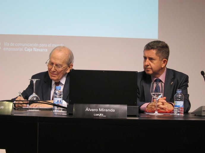 El Ex Director Del FMI Michel Camdessus Y El Consejero Navarro Álvaro Miranda.