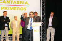 Revilla reitera que el AVE llegará en 2015 y advierte que si alguien incumple el compromiso "que se prepare"