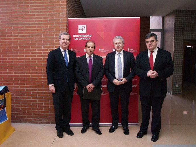 Emilio Del Río Junto Con Los Ponentes De La Jornada De La UR