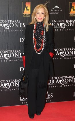 Carmen Lomana En Una Presentación
