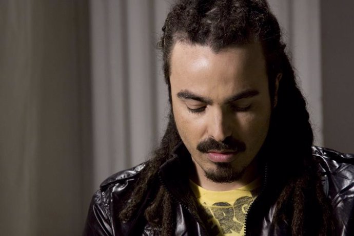 El cantante extremeño Huecco en su último videoclip 'Se acabaron las lágrimas'