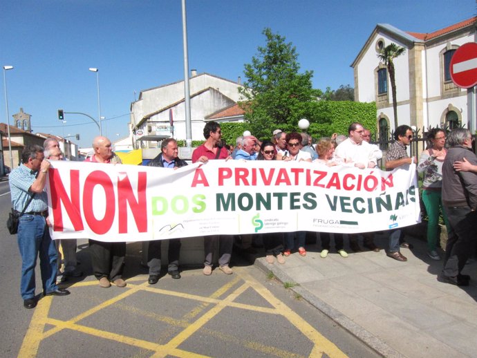 Concentración Contra La Privatización De Los Montes Vecinales