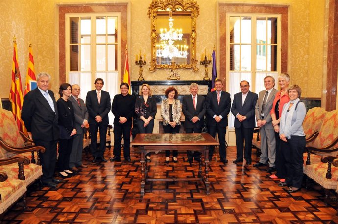 Mesa Parlament Reconeix Feina Lletrat Antoni Lliteras Amb Motiu De La Seva Prope