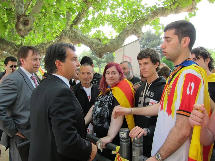 Laporta Ante Militantes De SI