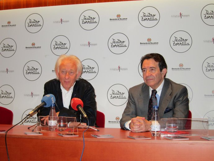 Albert Boadella y Enrique Cornejo durante la presentación de '2036 OMENA-G'