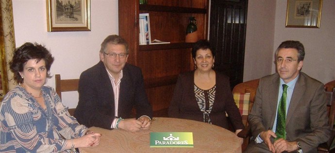 El Alcalde De Úbeda, Marcelino Sánchez, Las Concejales De Turismo De Baeza, Beat