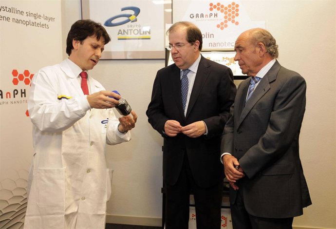 Juan Vicente Herrera (C), Durante Su Visita A La Sede De Grupo Antolín.
