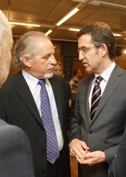 O titular da Xunta, acompañado polo conselleiro de Presidencia, Administracións 