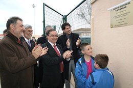 Roberto Parra Y Fernando Mora En Campo De Fútbol