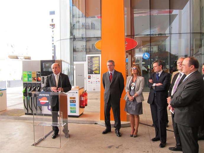 Inauguración De La Estación De Servicio Accesible De Repsol