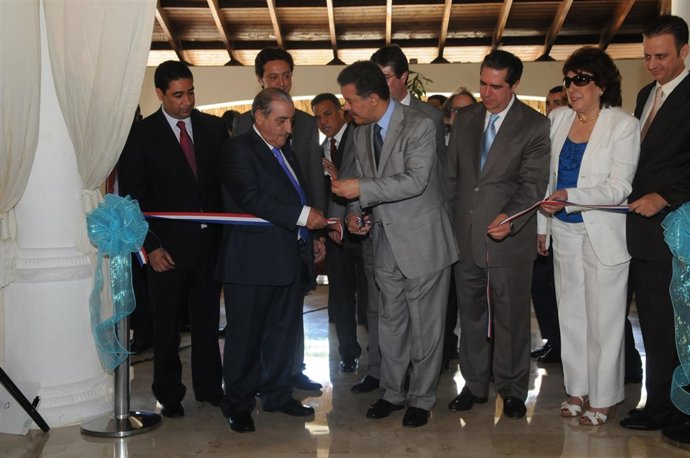 Hildalgo Y Fernández Cortan La Cinta Del Nuevo Hotel