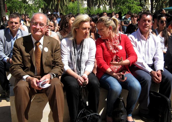 El Alcalde De Málaga, Francisco De La Torre, Junto Con España Y Romero