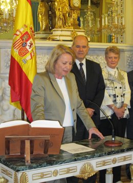 La delegada del Gobierno en Canarias, Dominica Fernández, tomando posesión