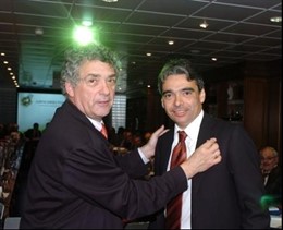 Villar Impone La Insignia A Albert Soler