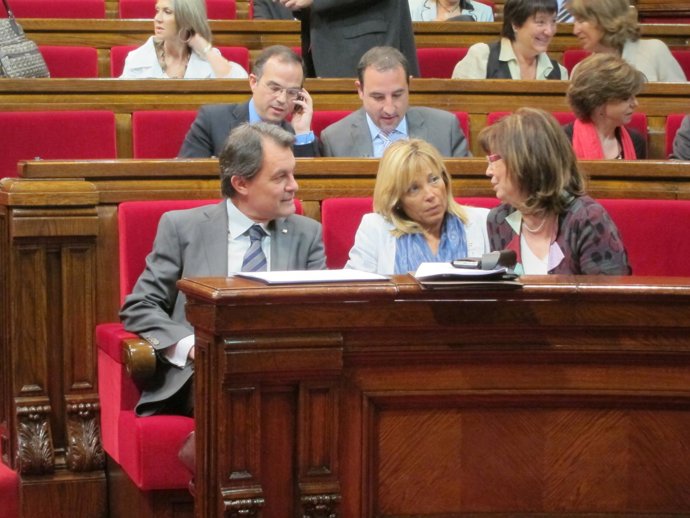El Presidente A. Mas, La Vicepresidenta J. Ortega Y La Consellera I. Rigau