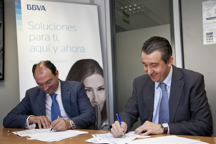  De Izqda A Dcha: Javier Cava, De Convenios Nacionales De BBVA, Y Camilo Abiétar
