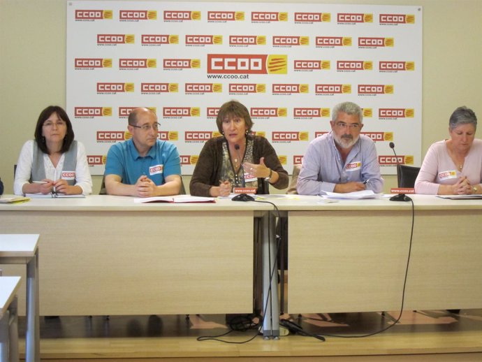 'Secretaria General De Sanidad De CC.OO., Carme Navarro, Y Delegados Sindicales 