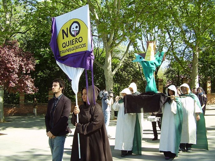 Marcha De La 'Cofradía Del Maíz Contaminado'