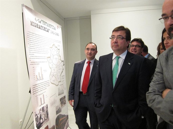 Vara, Cortés Y Carretero En La Sala Vaquero Poblador