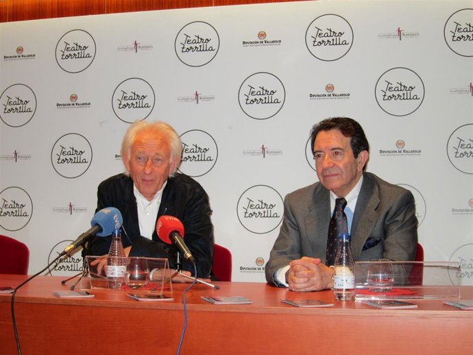 Albert Boadella y Enrique Cornejo durante la presentación de '2036 OMENA-G'