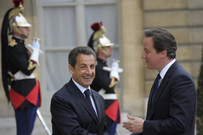 Sarkozy Recibe A Cameron En El Elíseo
