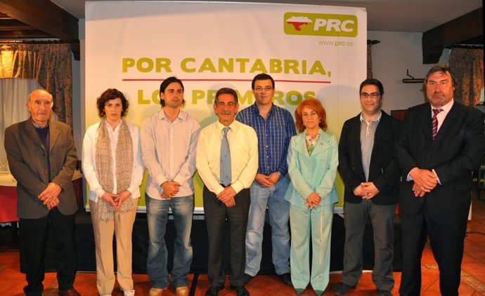 Revilla junto a los candidatos