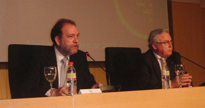 El Consejero De Educación, Formación Y Empleo Junto Con El Rector De La UMU