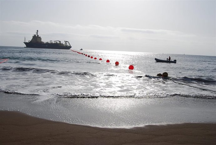 Barco Cablero A Su Llegada A Telde (Gran Canaria)