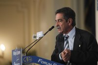 Revilla sigue convencido de que el AVE llega en 2015 y recalca que no contará a Diego lo que hará si no se cumple