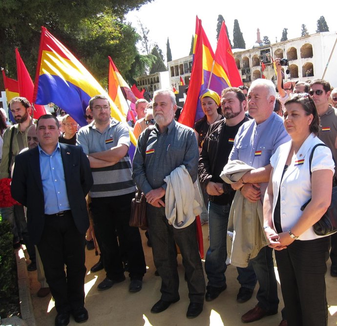 Cayo Lara, Coordinador General De IU, En Un Homenaje En El Cementerio De Sevilla
