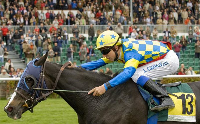 Carreras de potrancas o caballos en el Hipódromo de la Zarzuela